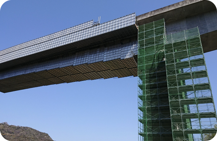 ⼤規模から⼩規模までどんな⼯事も全⾝全霊で。