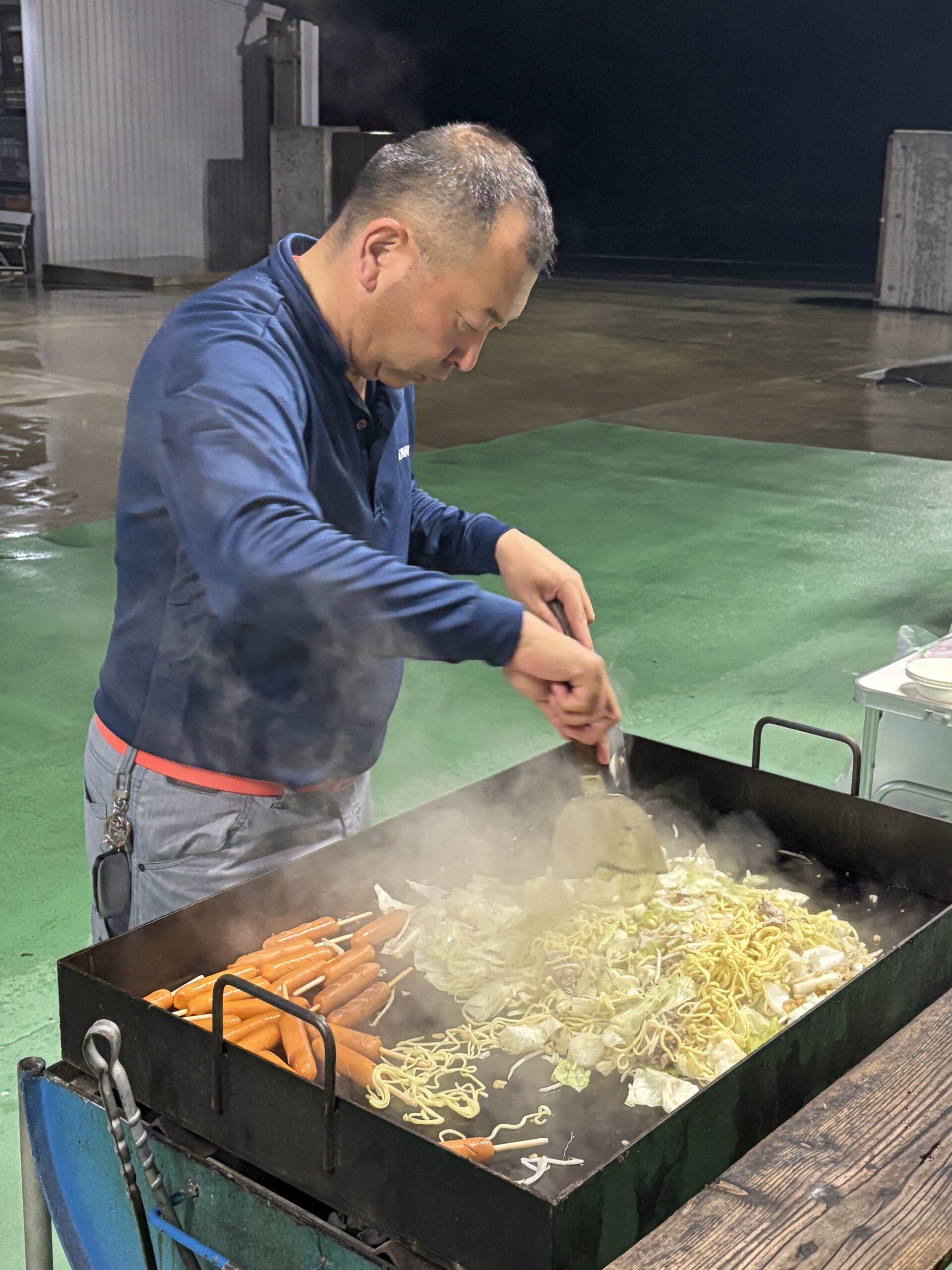 親睦BBQと社員誕生日のお祝いをしました